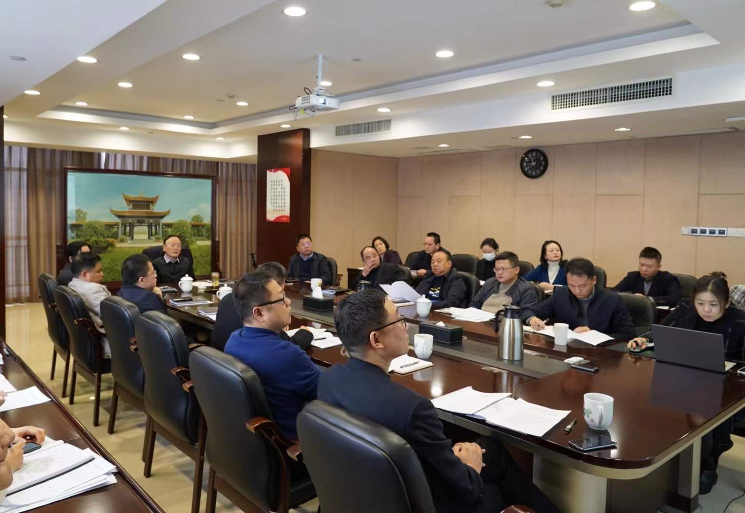 爱游戏手机登录入口-爱游戏（中国）召开2022年经营发展工作务虚会