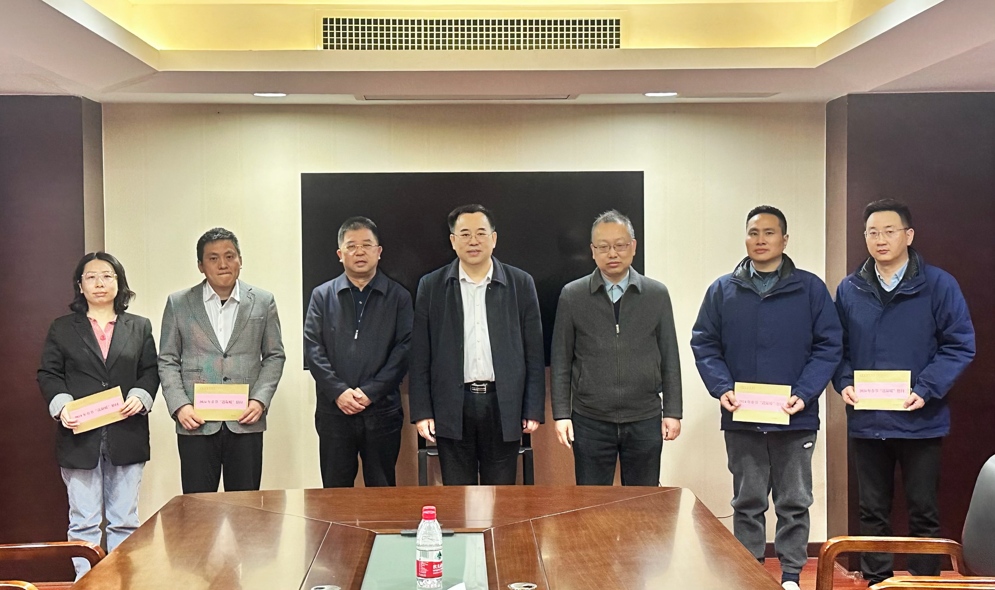 寒冬送温暖，关爱暖人心——爱游戏手机登录入口-爱游戏（中国）开展2024年春节“送温暖”走访慰问活动